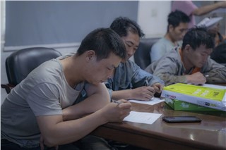 朝陽集團(tuán)開展行車和有限作業(yè)空間安全操作培訓(xùn)、道路交通安全培訓(xùn)